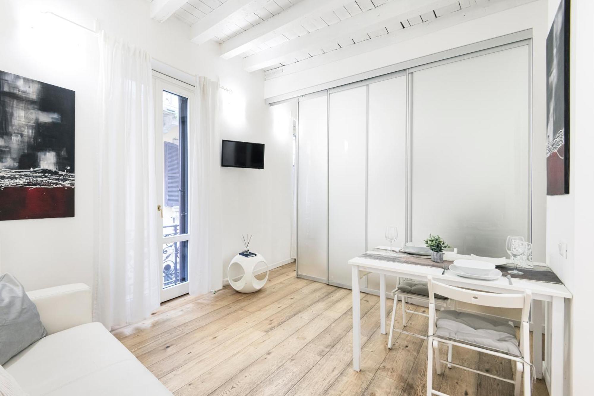 Amazing, New & Fully Furnished Studio In Duomo Apartment Milan Exterior photo