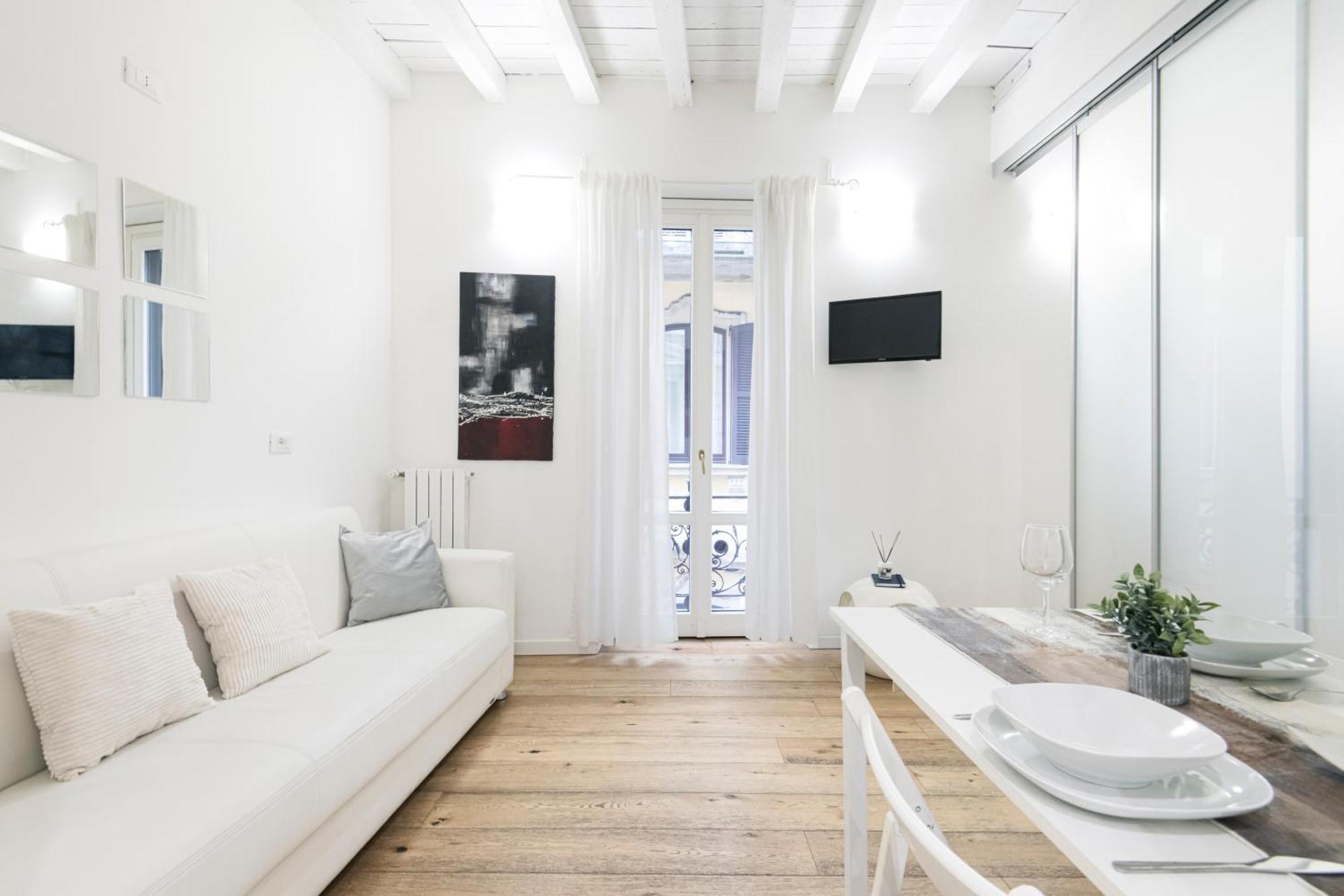 Amazing, New & Fully Furnished Studio In Duomo Apartment Milan Exterior photo