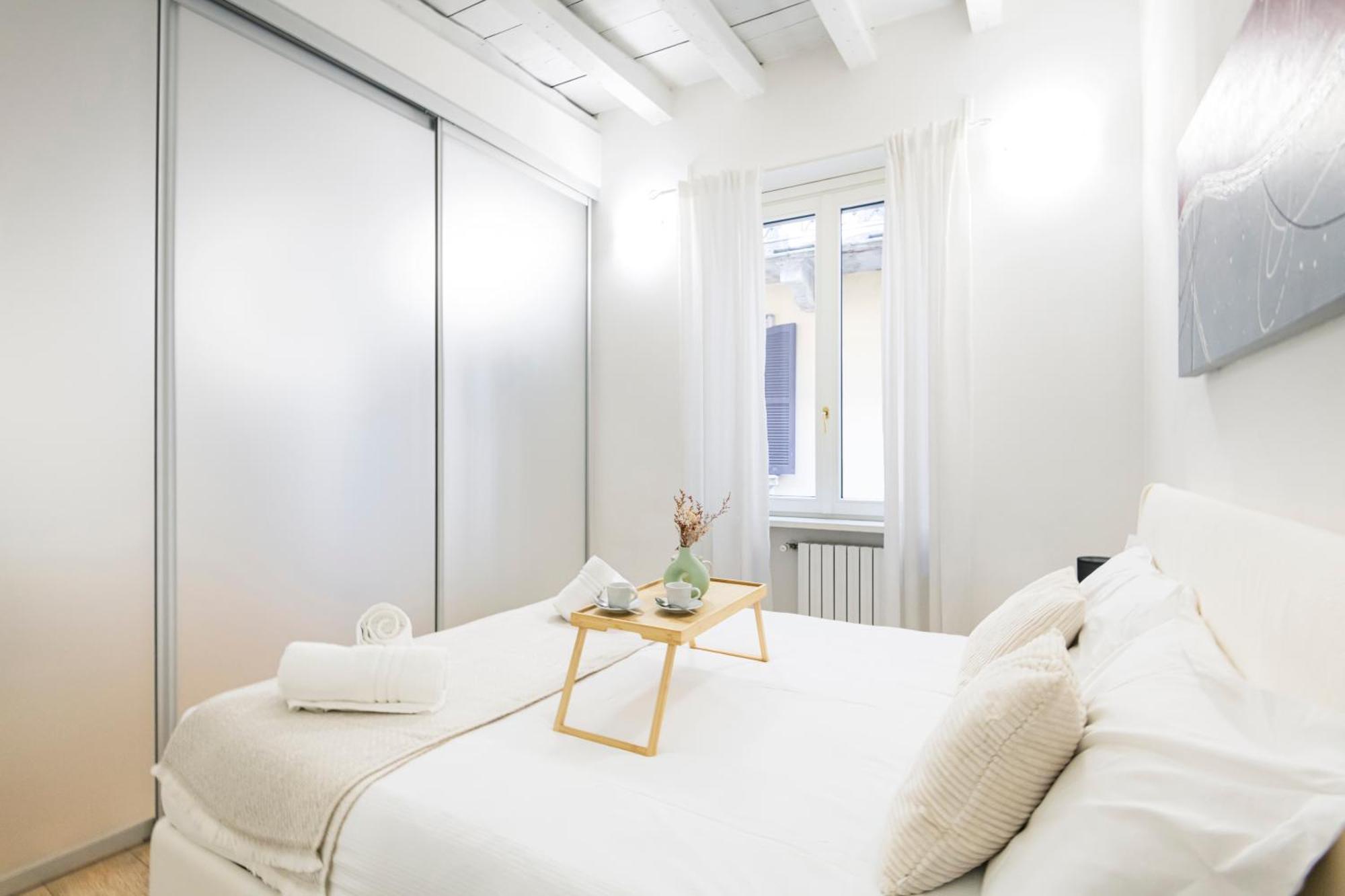 Amazing, New & Fully Furnished Studio In Duomo Apartment Milan Exterior photo